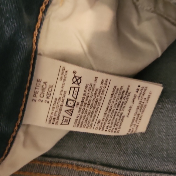 Old Navy Kicker Boot Cut Jeans - Size 2 Petite - Picture 3 of 7